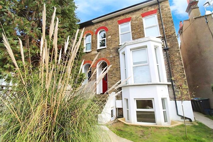 1 Bedroom Apartment To Rent In Dagnall Park, South Norwood, Uk, SE25