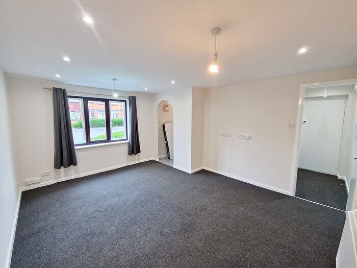 1 Bedroom Flat To Rent In Swaythling Close, Edmonton, N18