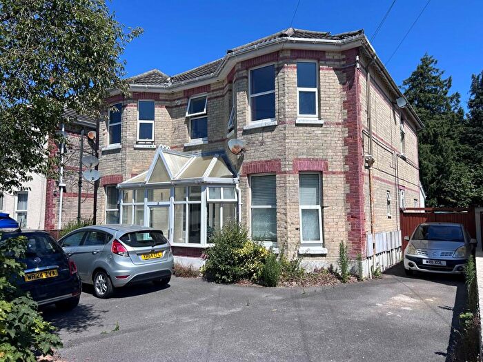 2 Bedroom Apartment For Sale In Warren Road, Alum Chine, BH4