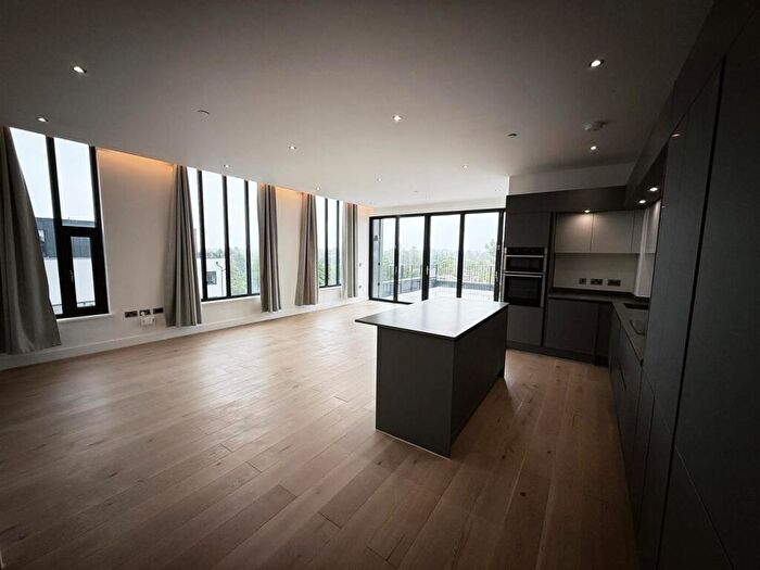 3 Bedroom Apartment To Rent In Broadoaks, Streetsbrook Road, Solihull, B91