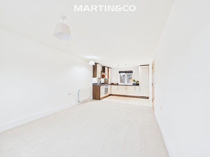 1 Bedroom Flat For Sale In Wapshott Road, Staines-Upon-Thames, TW18