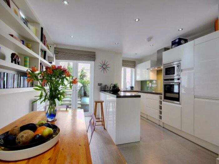2 Bedroom Semi-Detached House To Rent In Muswell Hill Place, Muswell Hill, N10
