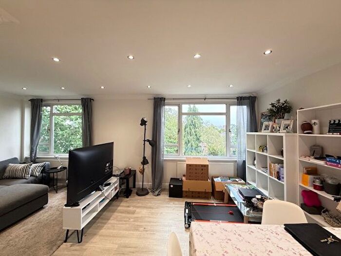 3 Bedroom Flat To Rent In Stratford Road, Watford, WD17