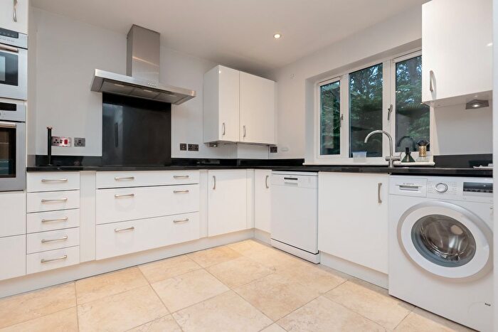 2 Bedroom Flat To Rent In Peninsula Heights, Bessborough Road, Canford Cliffs, BH13