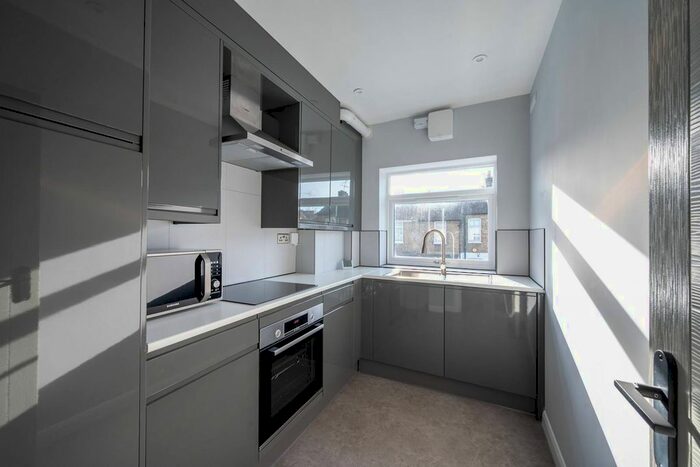 1 Bedroom Flat To Rent In Abbey Parade, South Wimbledon, London SW19