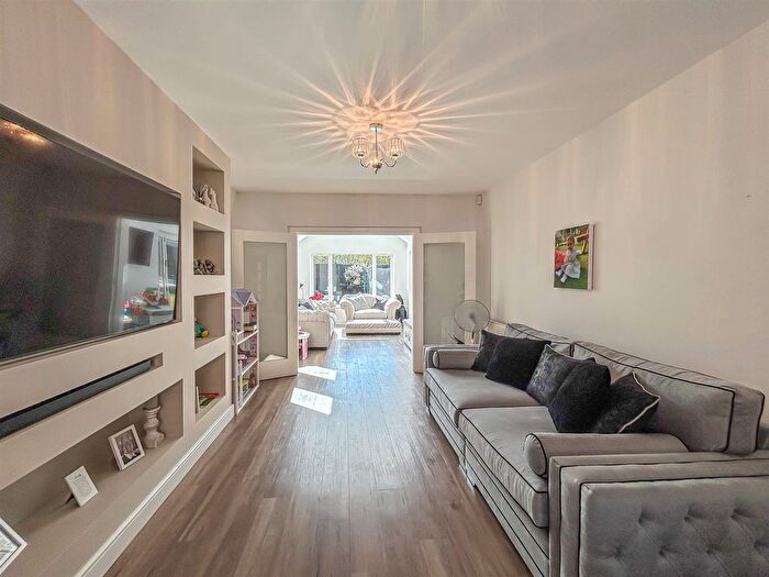 5 Bedroom Detached House For Sale In Temple Way, Rayleigh, Cul De Sac Location, SS6