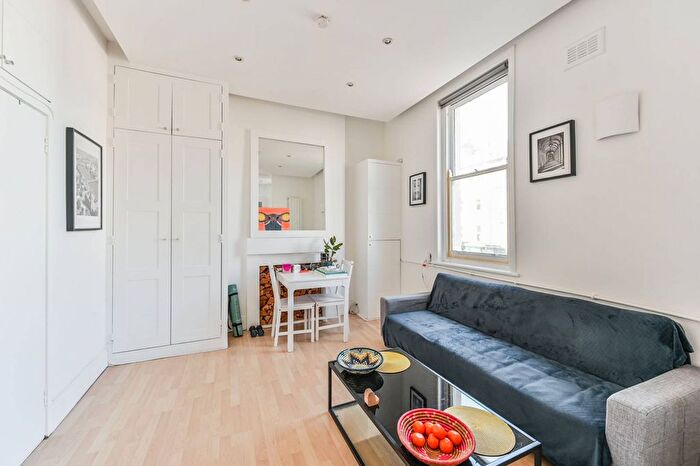 1 Bedroom Flat To Rent In Lavender Hill, Battersea, London, SW11