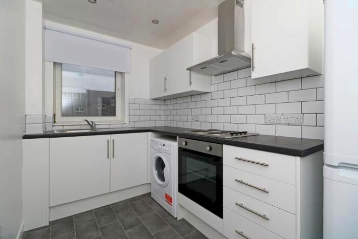 3 Bedroom Flat To Rent In Dunholm Terrace, Dundee, DD2