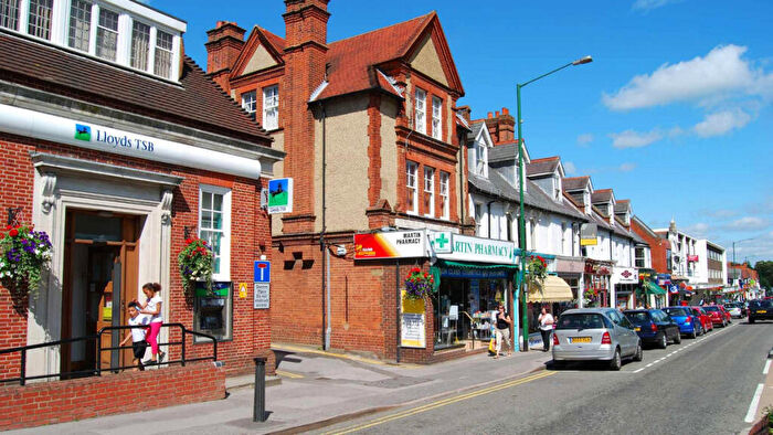 4 Bedroom Semi-Detached House For Sale In Jubilee Avenue, Ascot, SL5