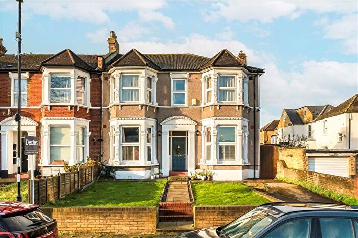 3 Bedroom Flat For Sale In Wellmeadow Road, Catford, SE6