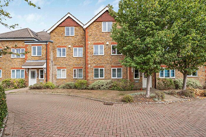 2 Bedroom Flat For Sale In Kempton Court, Kempton Avenue, Sunbury-On-Thames, Surrey, TW16
