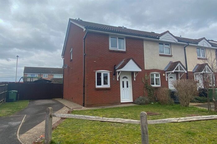 2 Bedroom End Of Terrace House To Rent In Stonechat Close, Petersfield, Hampshire, GU31