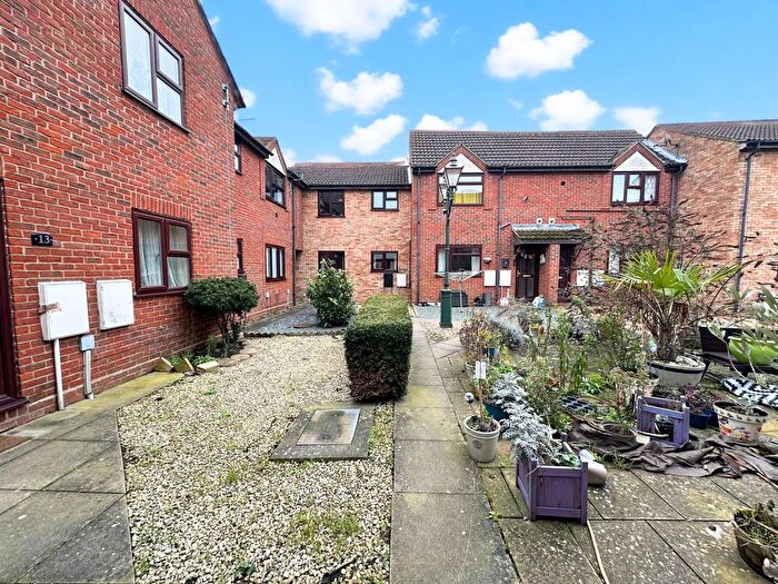 1 Bedroom Flat For Sale In Mortimer Row, Somersham, Huntingdon, PE28