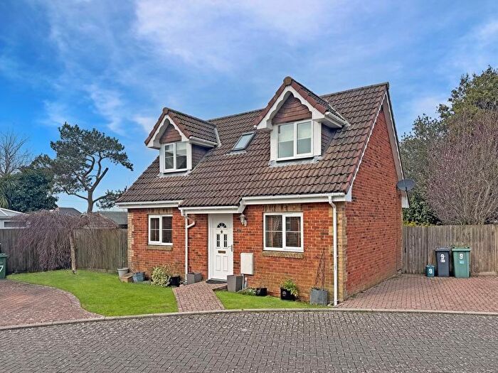 3 Bedroom Detached House For Sale In Selman Gardens, Cowes, PO31