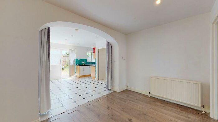 1 Bedroom Ground Flat To Rent In Bransgrove, HA8