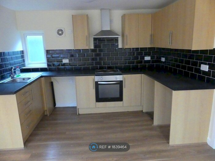 2 Bedroom Flat To Rent In Wigan Lane, Wigan, WN1