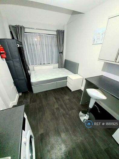 Studio To Rent In Royston Gardens, Ilford, IG1