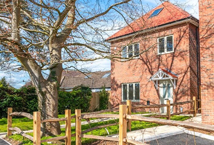 4 Bedroom Detached House For Sale In Weatherhill Road, RH6