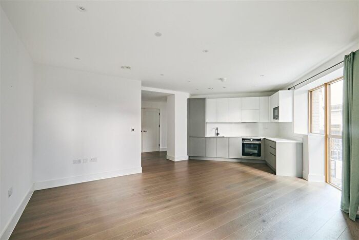 2 Bedroom Flat To Rent In Hive House, Brentford, TW8
