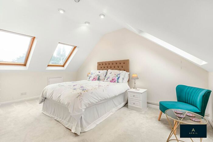 4 Bedroom Terraced House To Rent In Glenwood Gardens, Gants Hil, Essex, IG2