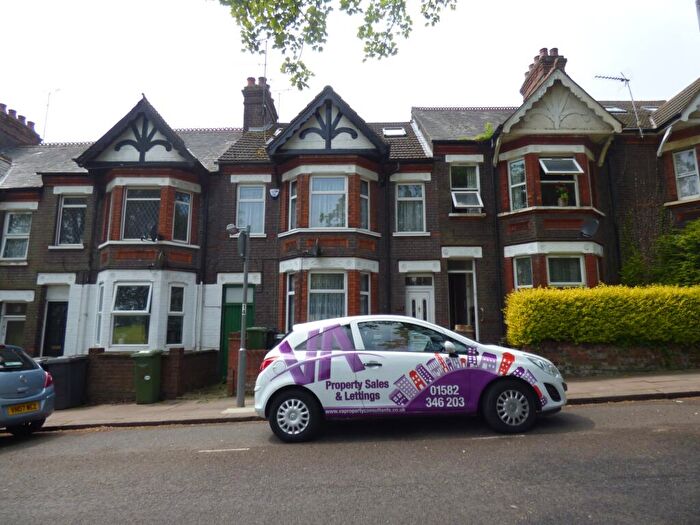 6 Bedroom Terraced House To Rent In Havelock Road, Luton, LU2