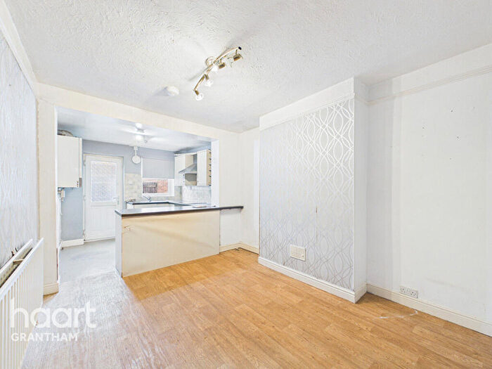 3 Bedroom Terraced House For Sale In Manthorpe Road, Grantham, NG31