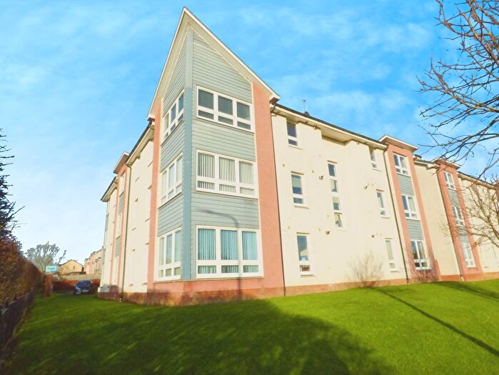 3 Bedroom Flat For Sale In Norway Gardens, Dunfermline, KY11