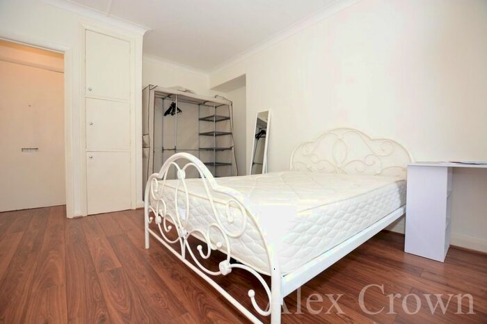 Studio To Rent In Euston Road, London, NW1