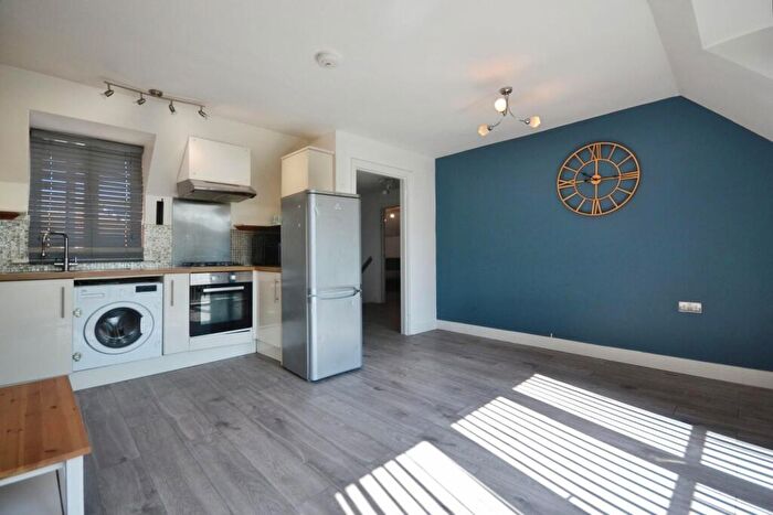 2 Bedroom Flat To Rent In Sona Gardens, Tilehurst, Reading, RG30