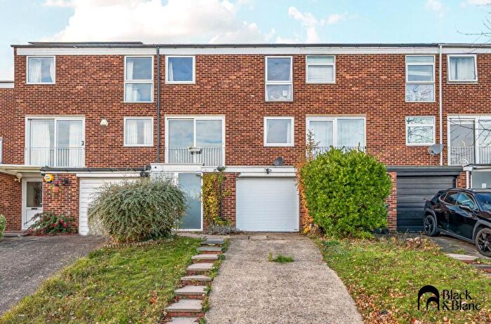 3 Bedroom Terraced House For Sale In Cameron Road, Bromley, BR2
