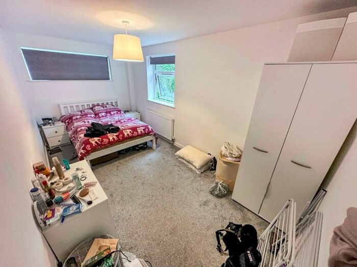 1 Bedroom Flat To Rent In Central Avenue, Manchester, Greater Manchester, M19