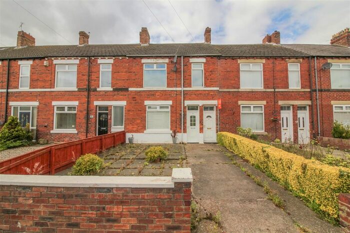 2 Bedroom Flat To Rent In East View, Wideopen, Newcastle Upon Tyne, NE13