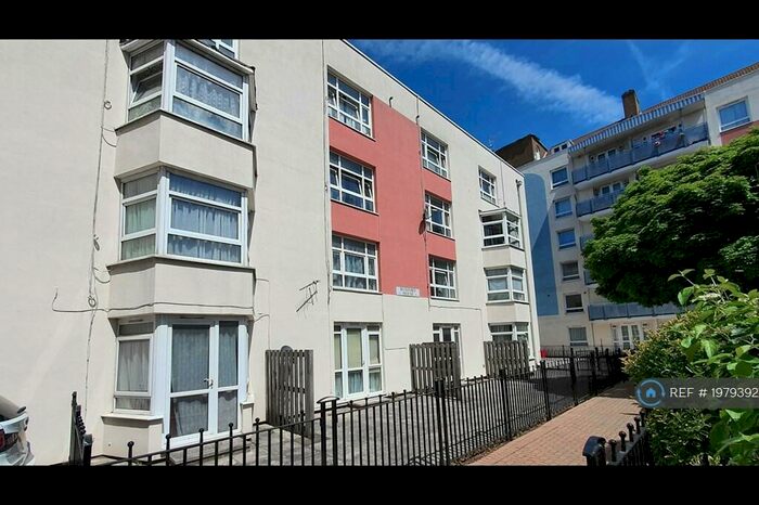 2 Bedroom Flat To Rent In Roxford House, London, E3