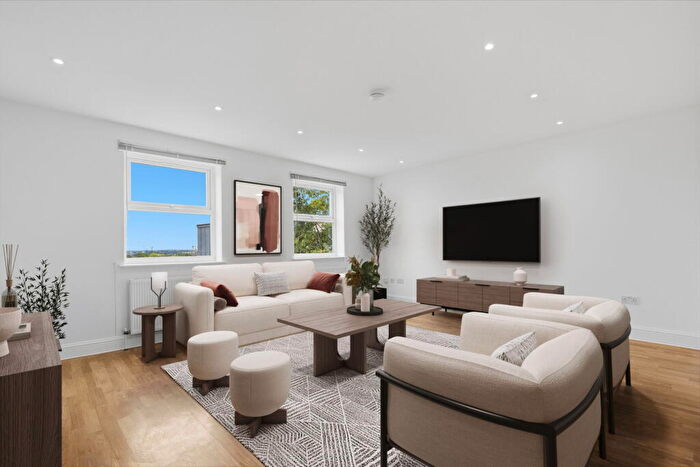 2 Bedroom Flat For Sale In Dartmouth Road, London, SE23