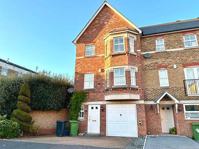 4 Bedroom Town House To Rent In Horton Crescent, Epsom, KT19