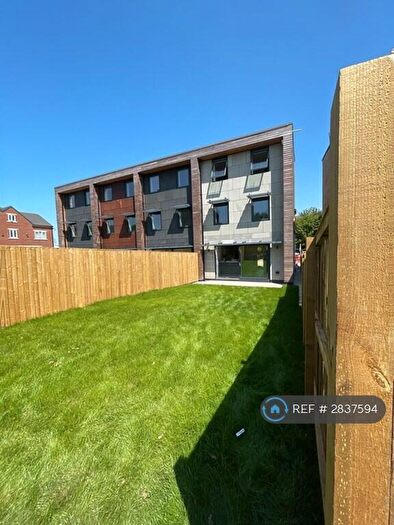 4 Bedroom Semi Detached House To Rent In Spring Meadows, Leeds, BD11