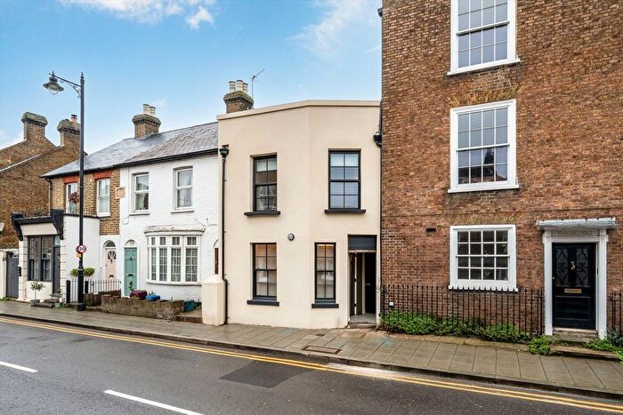 2 Bedroom Flat To Rent In Thames Street, Sunbury On Thames, TW16