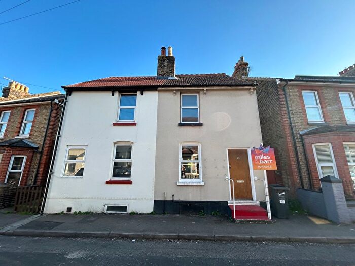 2 Bedroom Semi-Detached House To Rent In Chapel Road, Ramsgate, Kent, CT11