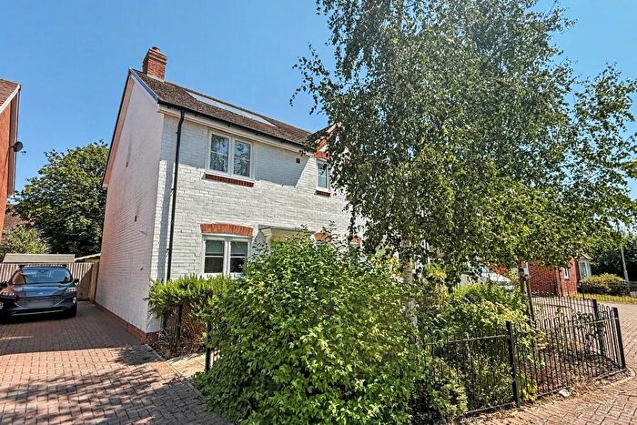 3 Bedroom Semi-Detached House For Sale In Downton, SP5