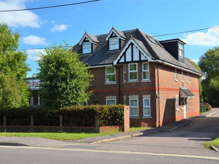 2 Bedroom Flat To Rent In Stoneleigh Court, Theale, Reading, Berkshire, RG7