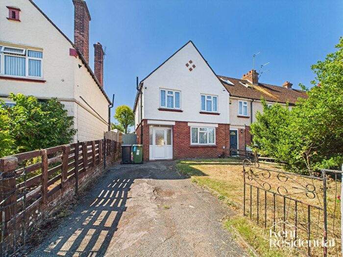 3 Bedroom Semi-Detached House To Rent In Upper Road, Maidstone, ME15