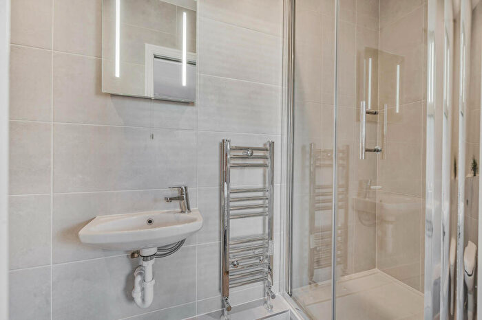 2 Bedroom Apartment To Rent In Oakden Street, London, SE11