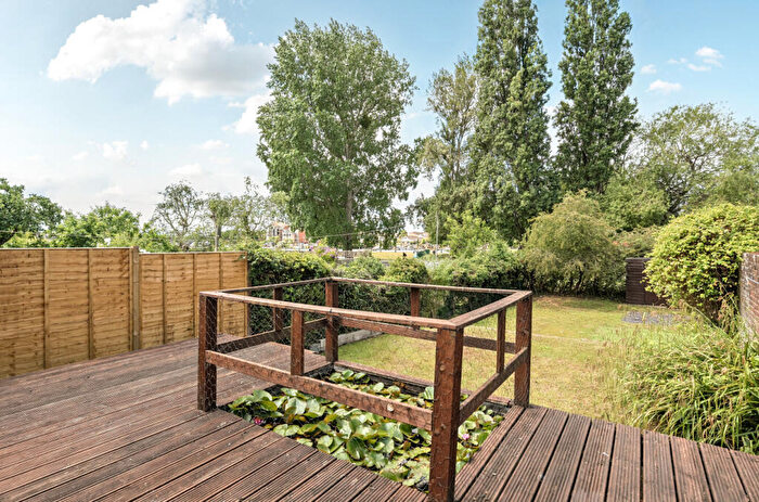 2 Bedroom Semi-Detached House For Sale In Manor Farm Road, Bitterne Park, Southampton, Hampshire, SO18