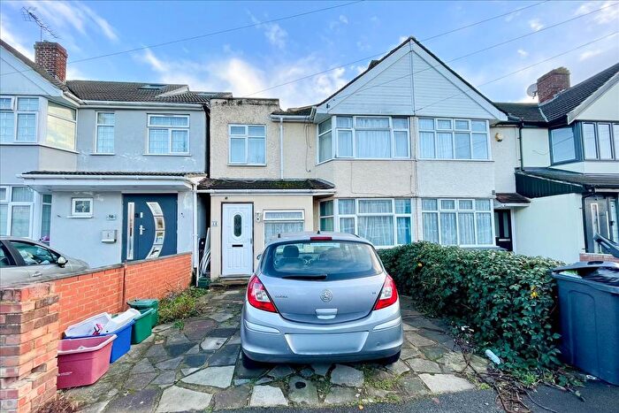 3 Bedroom End Terrace House For Sale In Southcote Avenue, Feltham, Middlesex, TW13