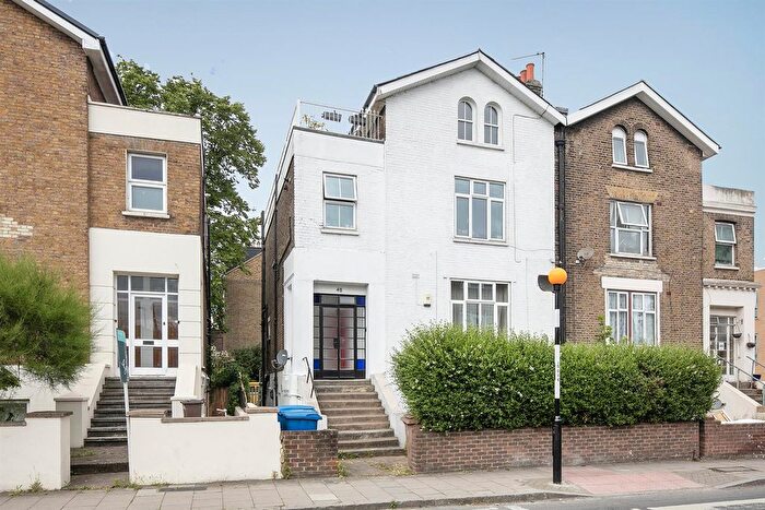 3 Bedroom Flat For Sale In Lausanne Road, Nunhead, SE15