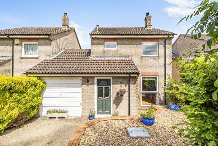 3 Bedroom Link Detached House For Sale In Paynes Close, Piddlehinton, Dorchester, DT2