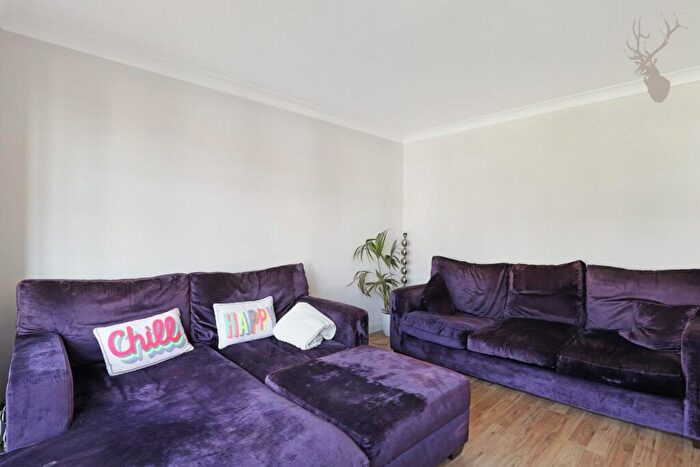 4 Bedroom Semi-Detached House To Rent In Grange Crescent, Chigwell, IG7