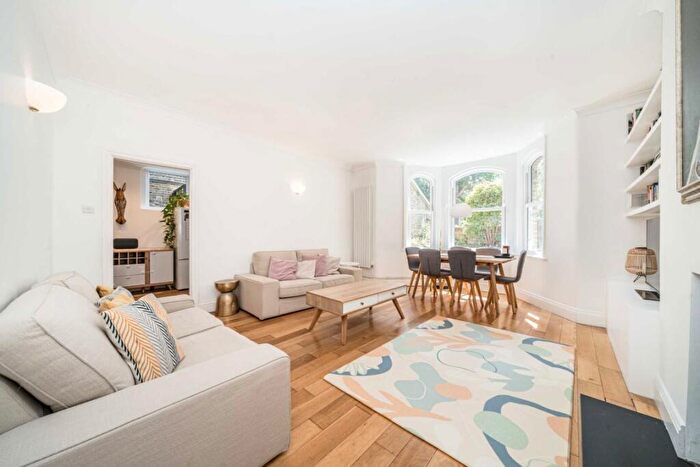 3 Bedroom Flat For Sale In Cavendish Road, Queen's Park, NW6