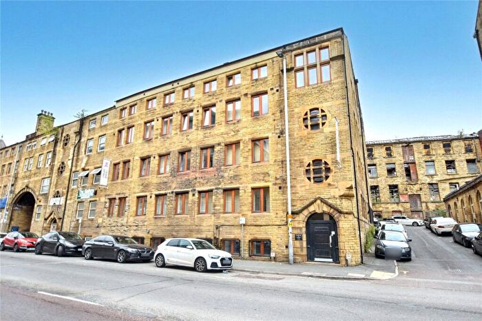 2 Bedroom Apartment For Sale In Flat, Thornton Road, Bradford, West Yorkshire, BD1