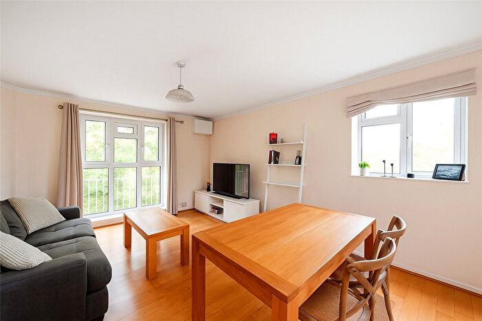 2 Bedroom Flat For Sale In Highbury Grove, London, N5
